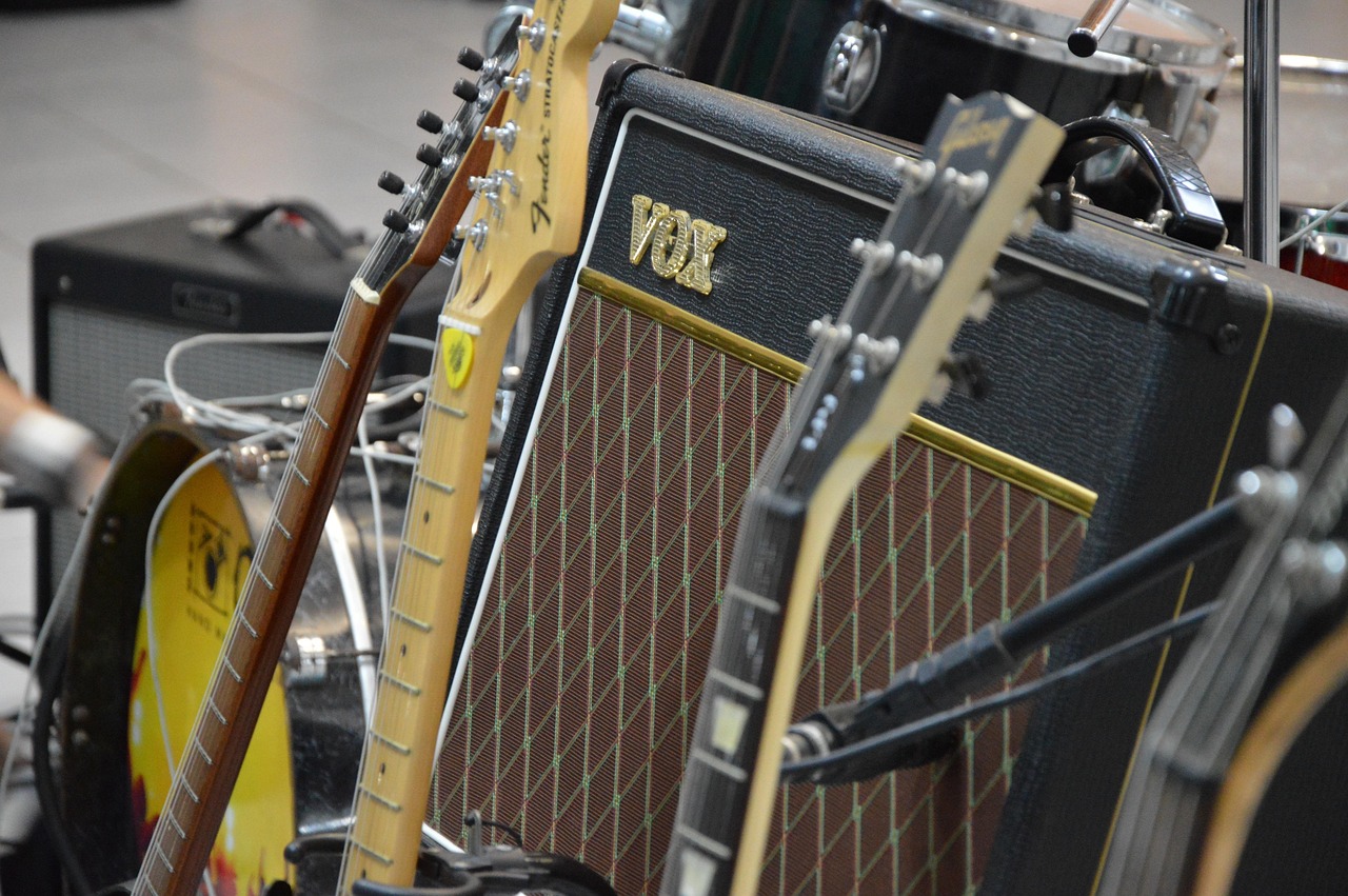 guitar, vox, gibson, split, amplifier, guitar, guitar, guitar, vox, vox, vox, vox, vox, gibson, gibson, gibson, gibson, gibson, amplifier
